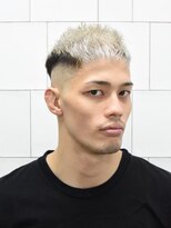 メリケンバーバーショップ コウベ(MERICAN BARBERSHOP KOBE) スキンフェード束間ホワイトスパイキーショート