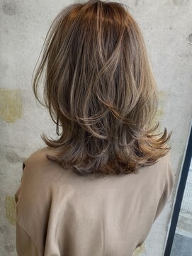 ウェイズ トウキョウ(Ways TOKYO) シークレットハイライトを重ねて作る明るめベージュカラー