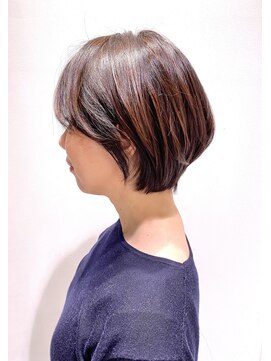 ステア ケース(stair case) 大人かわいい 艶髪 耳かけ ふんわり ショート ハイライトカラー