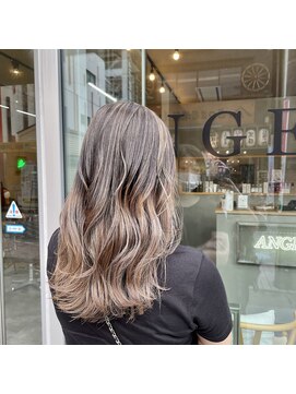 メール(Mer...) ☆ブリーチ1回でつくるベージュ系バレイヤージュ☆ 横山飛翔