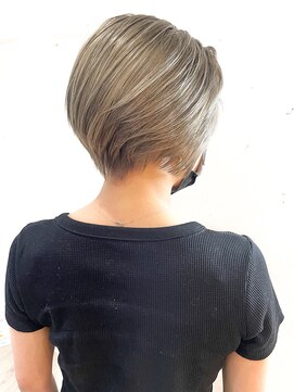 ヘアーワークス ヘルム 渋谷店(HAIR WORKS HELM) [HELM渋谷]コンパクトショート×ミルクティー