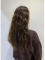 バズ(BUZZ) くるくるパーマ×ハイライト