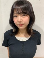 カーム(calm)&nbsp;くびれミディ×.ミディアムレイヤー×20代30代40代前髪あり