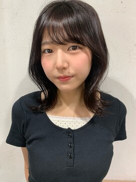 カーム(calm) くびれミディ×.ミディアムレイヤー×20代30代40代前髪あり