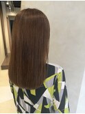 艶感ブラウンの大人ストレートボブ