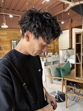 【第一印象アップ】パーマに合わせる「眉カット×炭酸スパ」で、清潔感溢れる爽やかなメンズへ格上げ