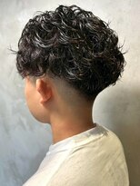 ディスイズバーバーサード(THIS IS BARBER 3rd) 波巻きパーマ フェード ツーブロックマッシュ 束感 20代