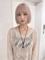 ルイス 宝塚(Luis)&nbsp;LUIS艶カラー×ピンクベージュぱっつんボブハイトーン20代