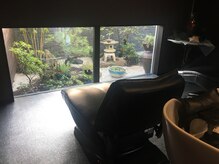 サロンドジュネ(salon de JUNE)の雰囲気（落ち着いた和の空間のシャンプー室です。癒されます♪）