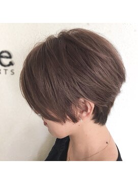 ホワイト(WHITE) ボーイッシュショート