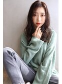 グレージュ×ウェーブ.スタイル