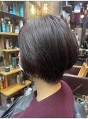 丸シルエットを楽しむショートボブ