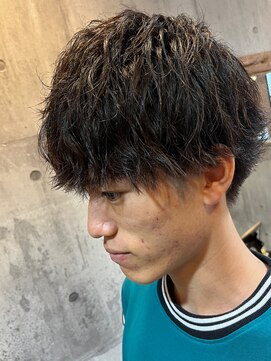 レオン(LEON) ツイスト　ツイスパ　波巻き　ニュアンス　パーマ