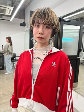 ヴェイン 渋谷(vain) シルキーベージュグレージュカラーデザインカラーショートヘア