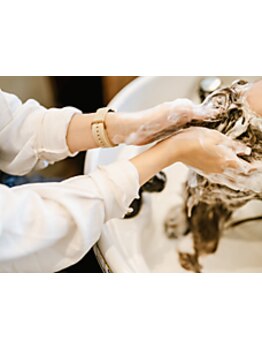 【頭皮ケアで美髪♪】リゾート空間の専用スペース行うヘッドスパでリラックスを☆頭皮ケアも出来て美髪に◎