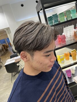 ディーボーイ 健軍店(D-BOY) ホワイトシルバー／ハイライト