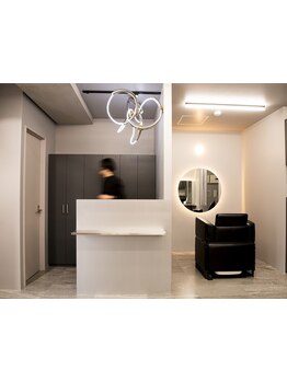 新しい自分に出会う場所"en."経験豊富なスタッフが、心を込めてあなたの理想のスタイルを叶えます。