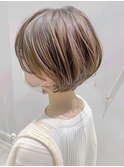 丸みフェミニンショートボブ