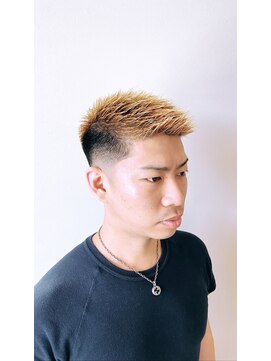 トラッド(TRAD) スキンフェード&ワンブリーチ