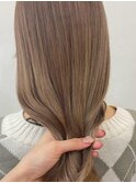 ブリーチオンカラー／透明感のあるベージュカラー