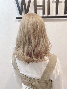 アンダーバーホワイト 南海難波店(_WHITE) ホワイトベージュ