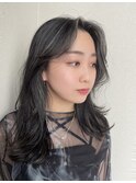 筋感のある細めハイライト外国人風オフィスで浮かないハイライト