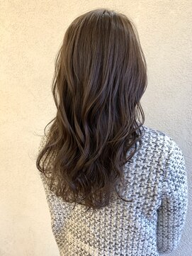 エルサフィロ キタハマ(el zafiro kitahama) 20×30×40代×ナチュラル×髪質改善×チャコールグレー