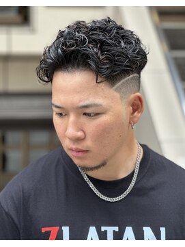 ドルクス 日本橋(Dorcus) かきあげ宮城リョータ スキンフェードパーマ