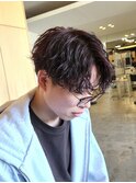 刈り上げセンターパート波巻きスパイラルパーマメンズ