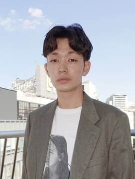 スタニング 渋谷(STUNNING.) ニュアンスパーマ/メンズカット/センターパート/渋谷