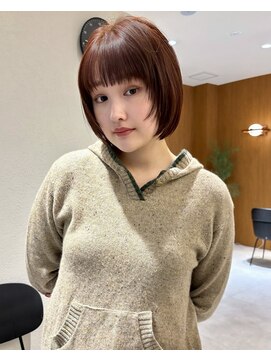ヤイエ 青山店(yiye) ミニボブ切りっぱなしボブハイトーンベージュカラーショートボブ
