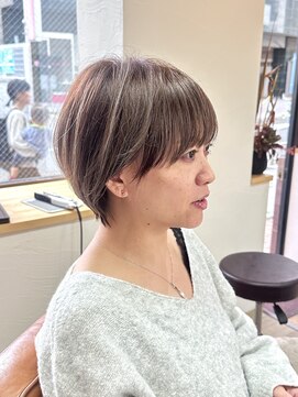 ペウル(PEWL) 前髪＆耳掛けで柔らか可愛く！大人の上品ショート