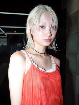 トゥコ(tuco) ブロンド シアーバング ボブ センターパート ブリーチ