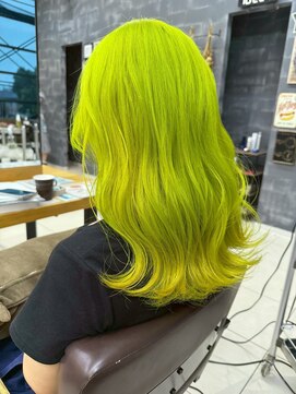 ラウル(Laulu) ミディアムヘア/暗めカラー/グランマッシュ/佐倉