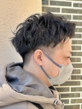 アンドワークス カシワ(&WORKS kashiwa) ウェット質感の無造作パーマショート