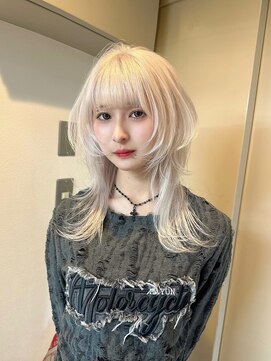 モニカ(MONIQA) ホワイトブロンド
