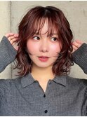 濡れ髪ウェーブで魅せるレイヤーボブ