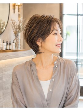 バグズ(Baguz) 40代50代小顔くびれショートひし形ショート丸みレイヤーボブ