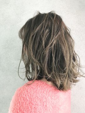 ヘアサロンM 新宿 ミディアムレングス×シークレットハイライト☆【担当.丸山】