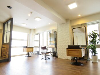 The book hand salon【ザ　ブック　ハンド　サロン】