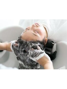 【JR奈良駅直結】【リピーター続出！！】フルフラットのシャンプー台にて頭皮の整体スパを体験☆