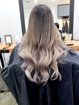 ワンスタイル(One style)&nbsp;2ブリーチ　バレイヤージュ　ホワイトベージュ　ウェーブ