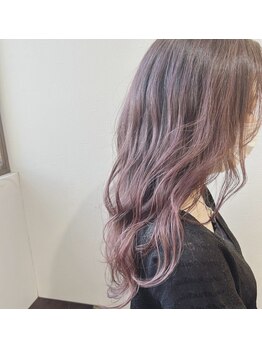 大人女性の髪のお悩みに合わせた施術をご提案！白髪染めもお洒落にカバーして大人女性に大人気♪