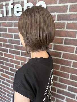 ライフビィ リフト(Lifebe Lift) 顎下ショートボブ×白髪ぼかしベージュカラー