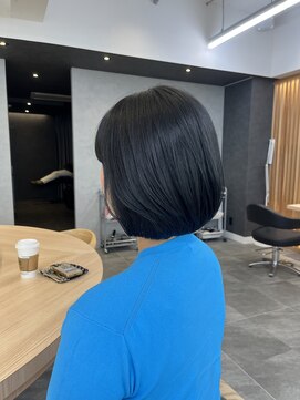 リファインド(REFINED) 艶やかな毛流れのナチュラルレイヤーボブ