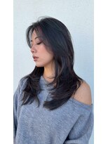 ジゼルアライ(gisele arai)&nbsp;動きと抜け感をつくる大人レイヤー