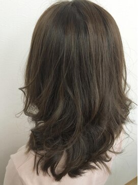 ヘアーデザイン オアジ(OASI) 暗めのグレージュカラースタイル