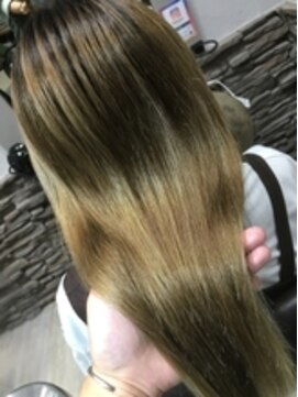 カラーリゾートAi 上野御徒町 仲御徒町店 ツヤ髪ハイトーン