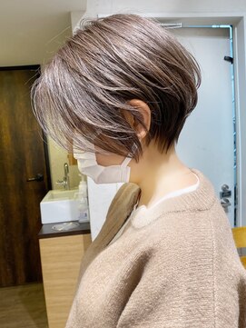 アヴァロン(AVALON) 30代40代50代・大人ショートボブ・白髪ぼかし・小顔カットBISA