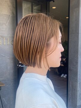 メゾン アヴァロ(Maison Avallo) 透明感ベージュの前下がりグラボブ